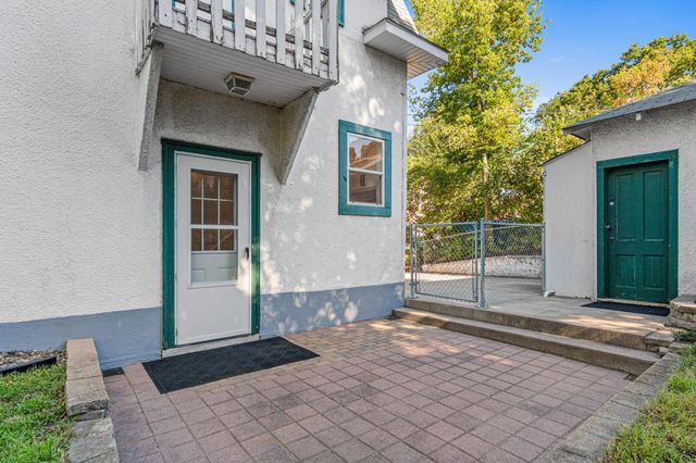 902 Hunt Place, Saint Paul, MN 55114