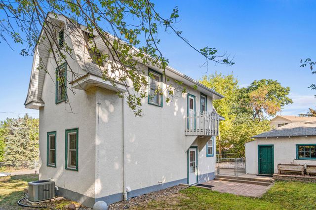 902 Hunt Place, Saint Paul, MN 55114