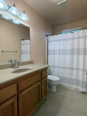 1375 Briarwood Ave, Escalon, CA 95320