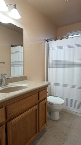 1375 Briarwood Ave, Escalon, CA 95320