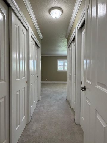 1375 Briarwood Ave, Escalon, CA 95320