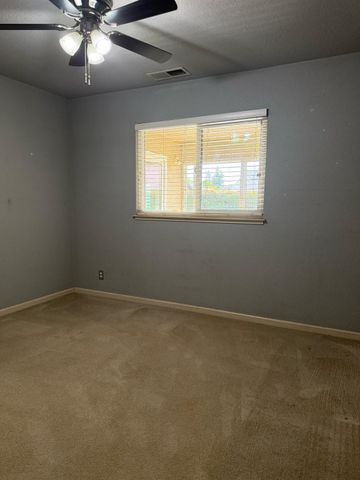 1375 Briarwood Ave, Escalon, CA 95320