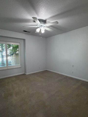 1375 Briarwood Ave, Escalon, CA 95320