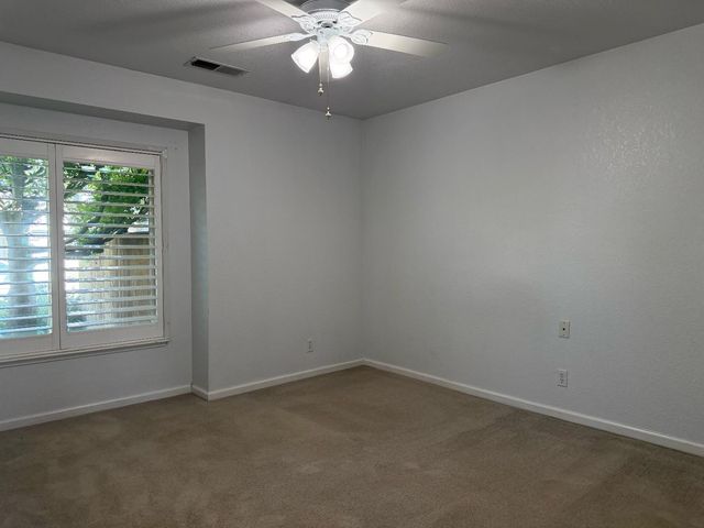 1375 Briarwood Ave, Escalon, CA 95320