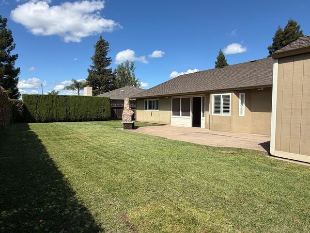1375 Briarwood Ave, Escalon, CA 95320