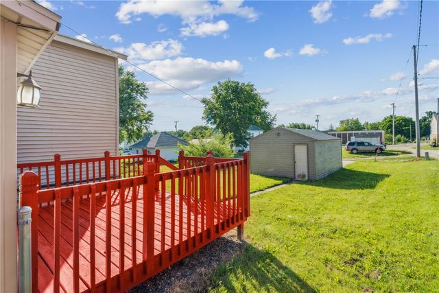 316 E Washington Street, Center Point, IA 52213