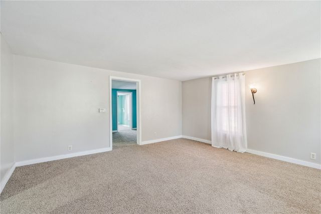 316 E Washington Street, Center Point, IA 52213