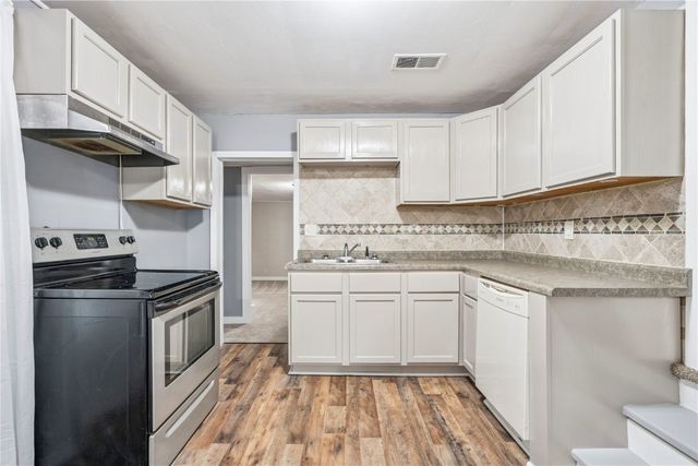 316 E Washington Street, Center Point, IA 52213