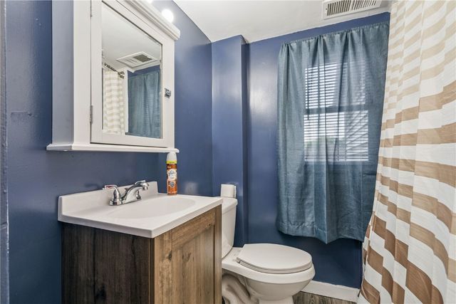 316 E Washington Street, Center Point, IA 52213