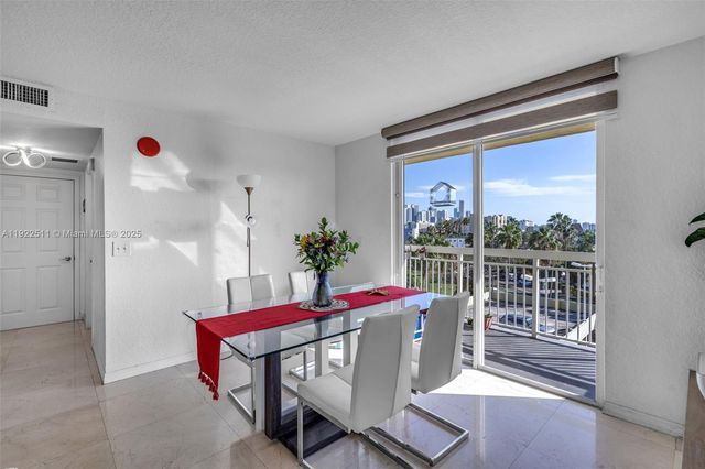 816 NW 11th St 607, Miami, FL 33136