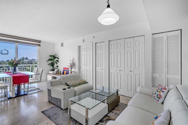 816 NW 11th St 607, Miami, FL 33136