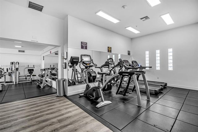 816 NW 11th St 607, Miami, FL 33136