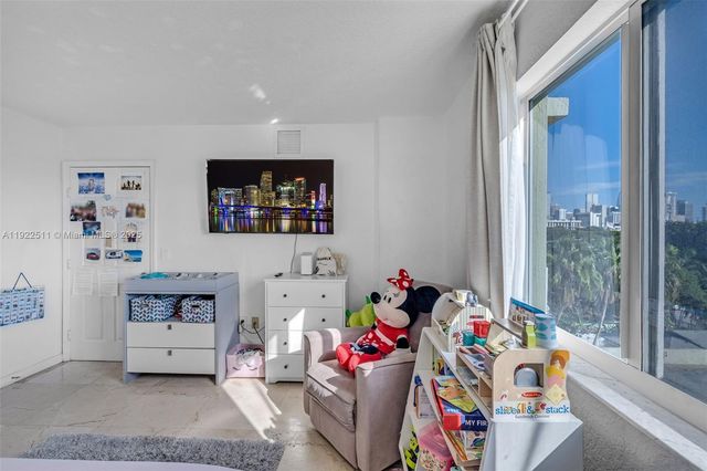 816 NW 11th St 607, Miami, FL 33136