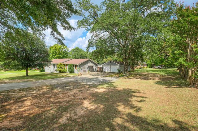 202 N Pine Lake Drive, Spartanburg, SC 29301