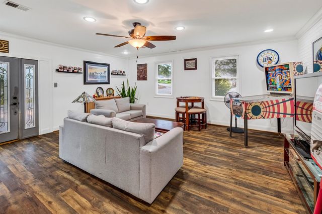 202 N Pine Lake Drive, Spartanburg, SC 29301