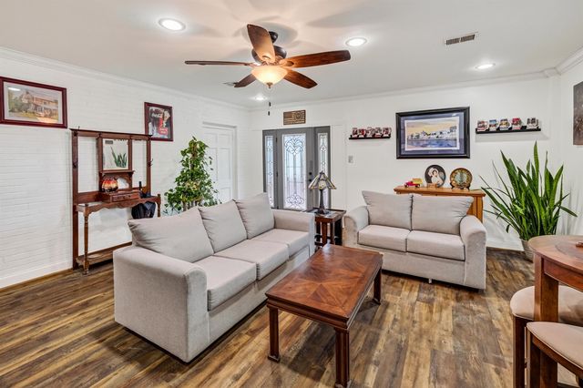 202 N Pine Lake Drive, Spartanburg, SC 29301