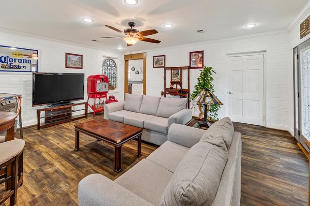 202 N Pine Lake Drive, Spartanburg, SC 29301