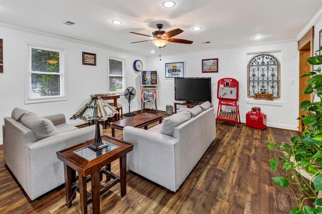 202 N Pine Lake Drive, Spartanburg, SC 29301