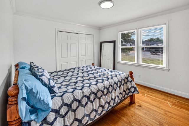 202 N Pine Lake Drive, Spartanburg, SC 29301