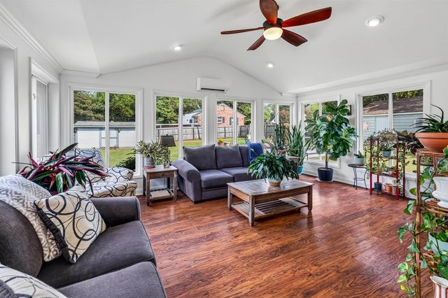 202 N Pine Lake Drive, Spartanburg, SC 29301