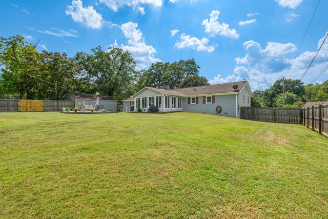 202 N Pine Lake Drive, Spartanburg, SC 29301