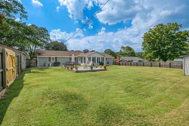 202 N Pine Lake Drive, Spartanburg, SC 29301