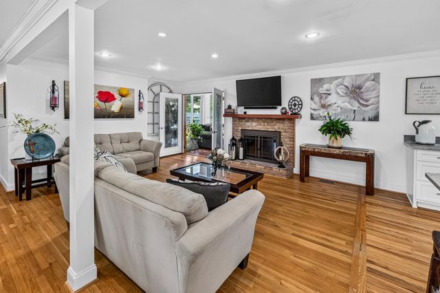202 N Pine Lake Drive, Spartanburg, SC 29301