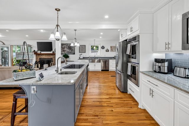202 N Pine Lake Drive, Spartanburg, SC 29301