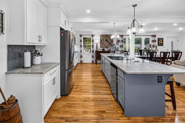 202 N Pine Lake Drive, Spartanburg, SC 29301