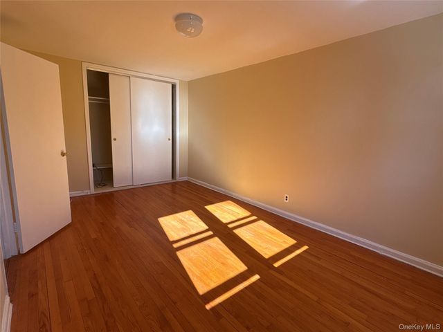 25 Dolphin Green G2C, Port Washington, NY 11050