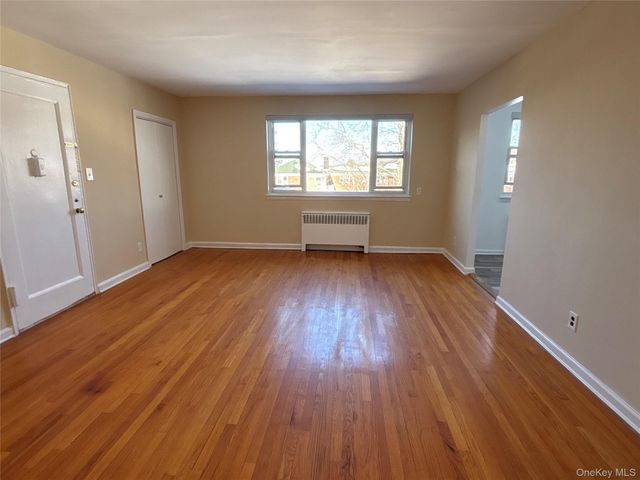 25 Dolphin Green G2C, Port Washington, NY 11050