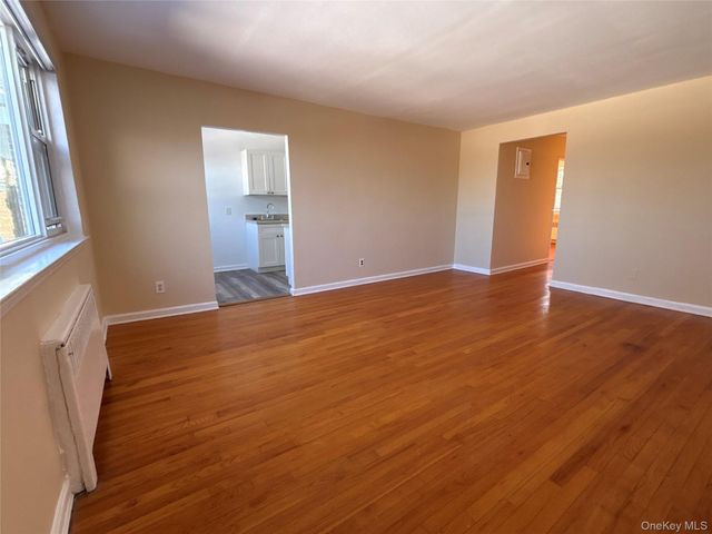 25 Dolphin Green G2C, Port Washington, NY 11050