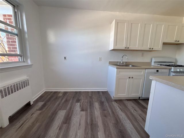 25 Dolphin Green G2C, Port Washington, NY 11050