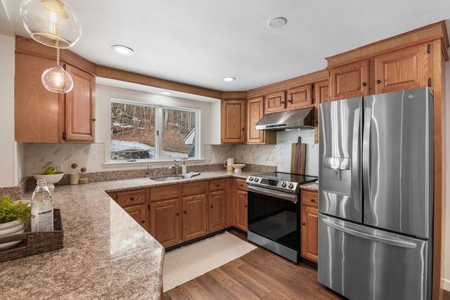 129 Greenwood St, Wakefield, MA 01880