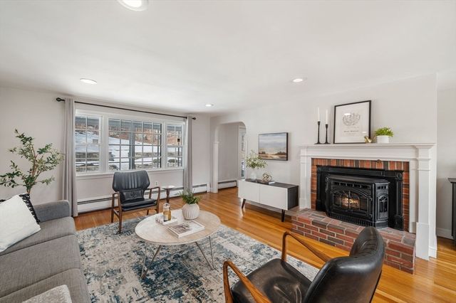 129 Greenwood St, Wakefield, MA 01880