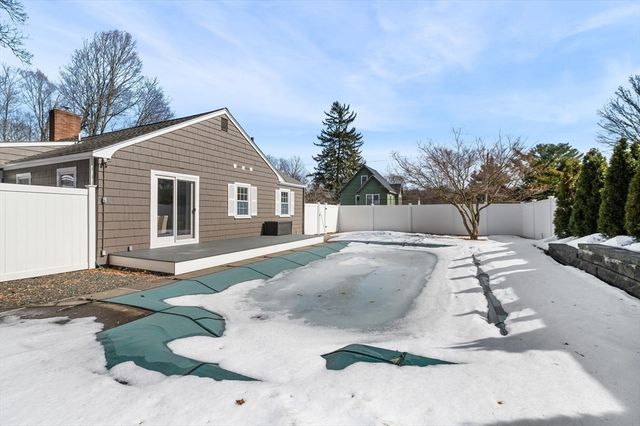 129 Greenwood St, Wakefield, MA 01880