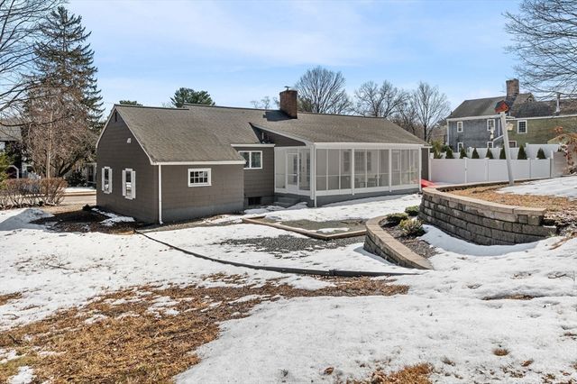 129 Greenwood St, Wakefield, MA 01880