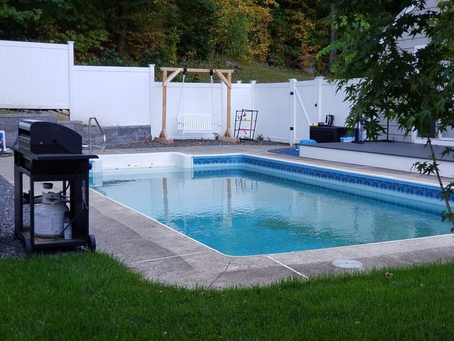 129 Greenwood St, Wakefield, MA 01880