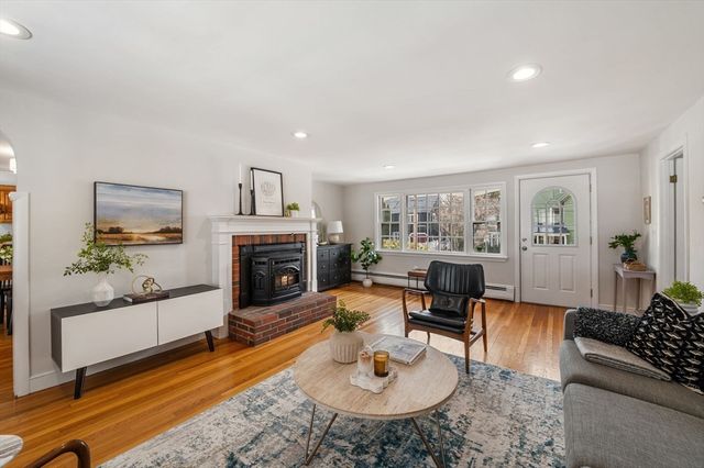 129 Greenwood St, Wakefield, MA 01880