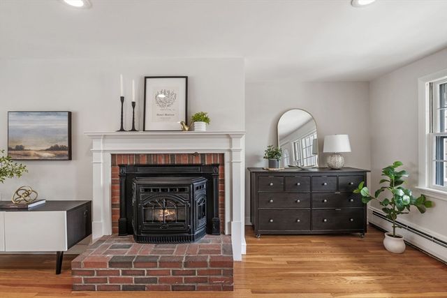 129 Greenwood St, Wakefield, MA 01880