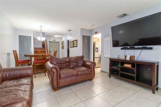 230 NW 106th Ter, Pembroke Pines, FL 33026
