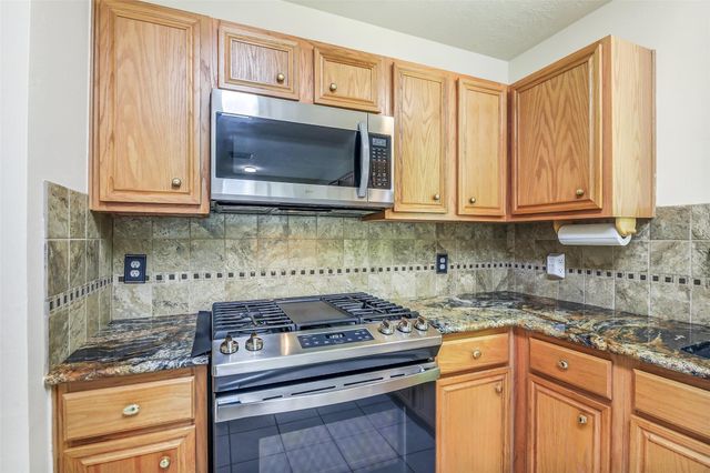 6806 Woodland Oaks, Magnolia, TX 77354