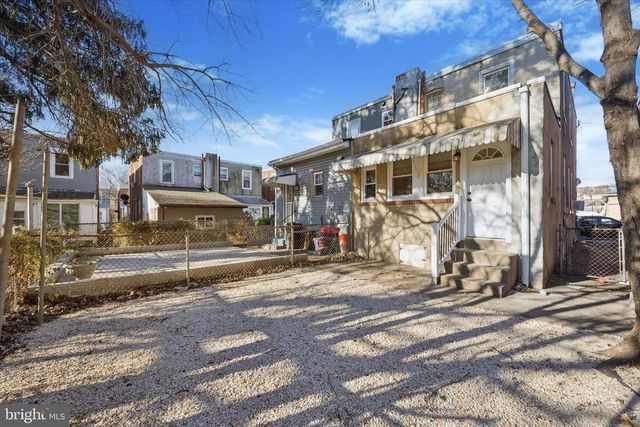 23 WOODBINE AVE, Darby, PA 19023