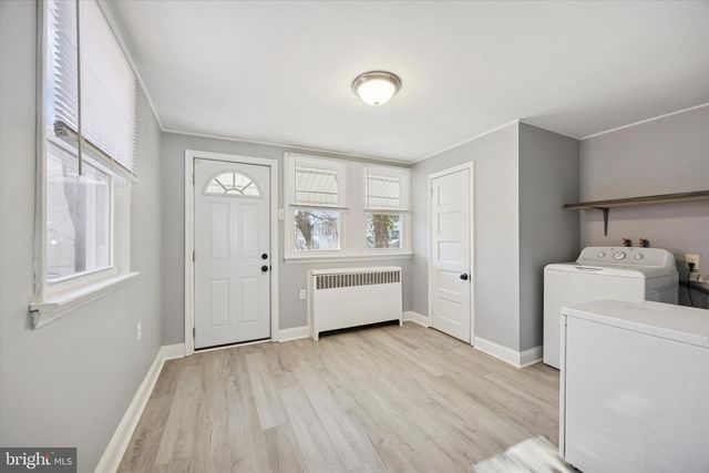 23 WOODBINE AVE, Darby, PA 19023