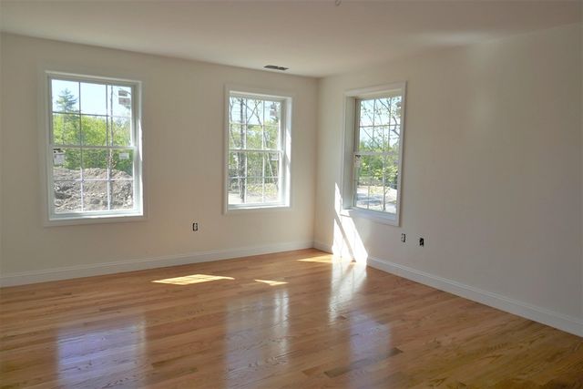 15 Bald Hill Rd, Raymond, NH 03077