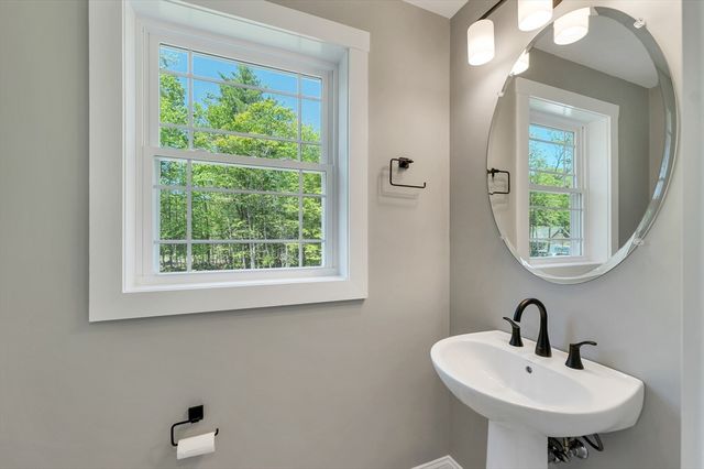 15 Bald Hill Rd, Raymond, NH 03077