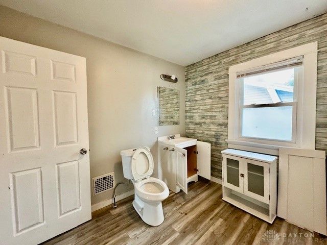 200 E Siebenthaler Avenue, Dayton, OH 45405