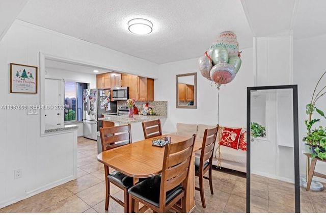 9240 Fontainebleau Blvd 506, Miami, FL 33172