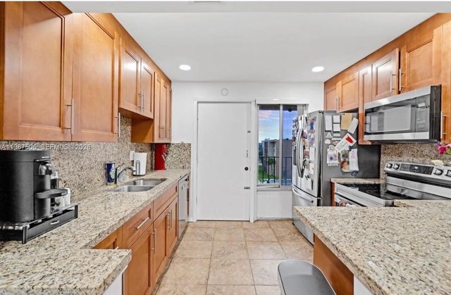 9240 Fontainebleau Blvd 506, Miami, FL 33172