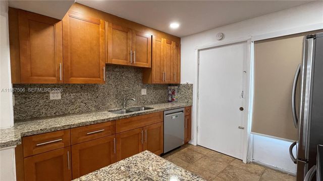 9240 Fontainebleau Blvd 506, Miami, FL 33172